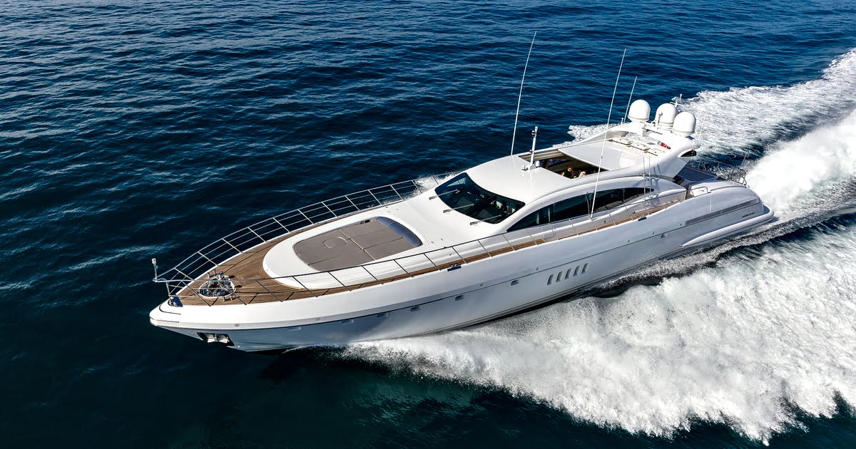 mangusta-108-04-absolute-boat-cannes